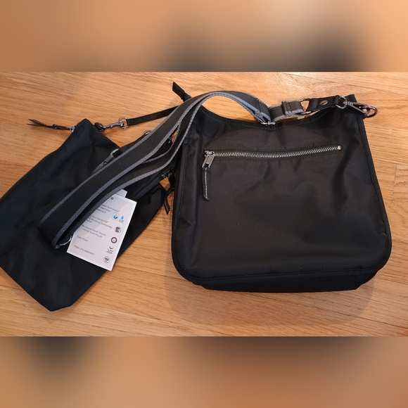 New Oliver Thomas Large Black Crossbody Bag - Picture 5 of 5
